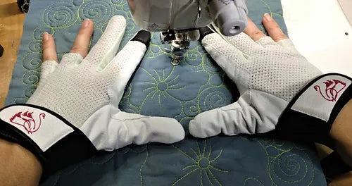 PETITE XS Swan Amity Gloves For Machine Quilting