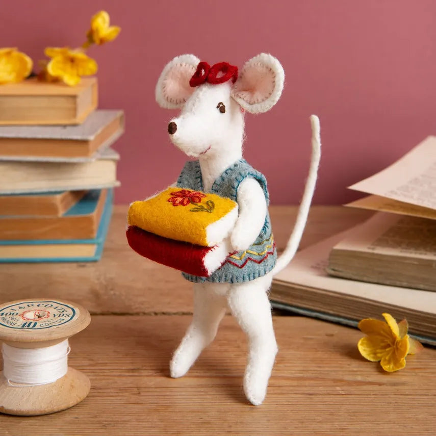 Little Mouse the Librarian Felt Doll Mini Kit Little Mouse the Librarian Felt Doll Mini Kit