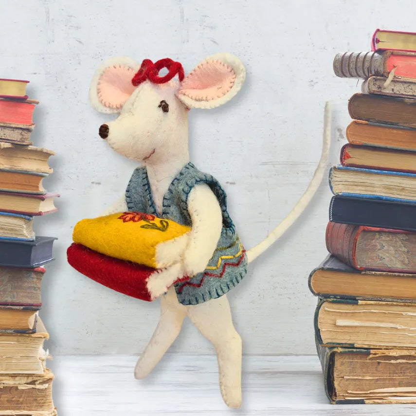 Little Mouse the Librarian Felt Doll Mini Kit Little Mouse the Librarian Felt Doll Mini Kit