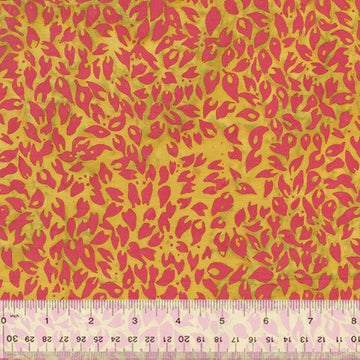 Fabric swatch 742Q-2-1-015Ud000004XuigIAC with pink floral pattern on gold.