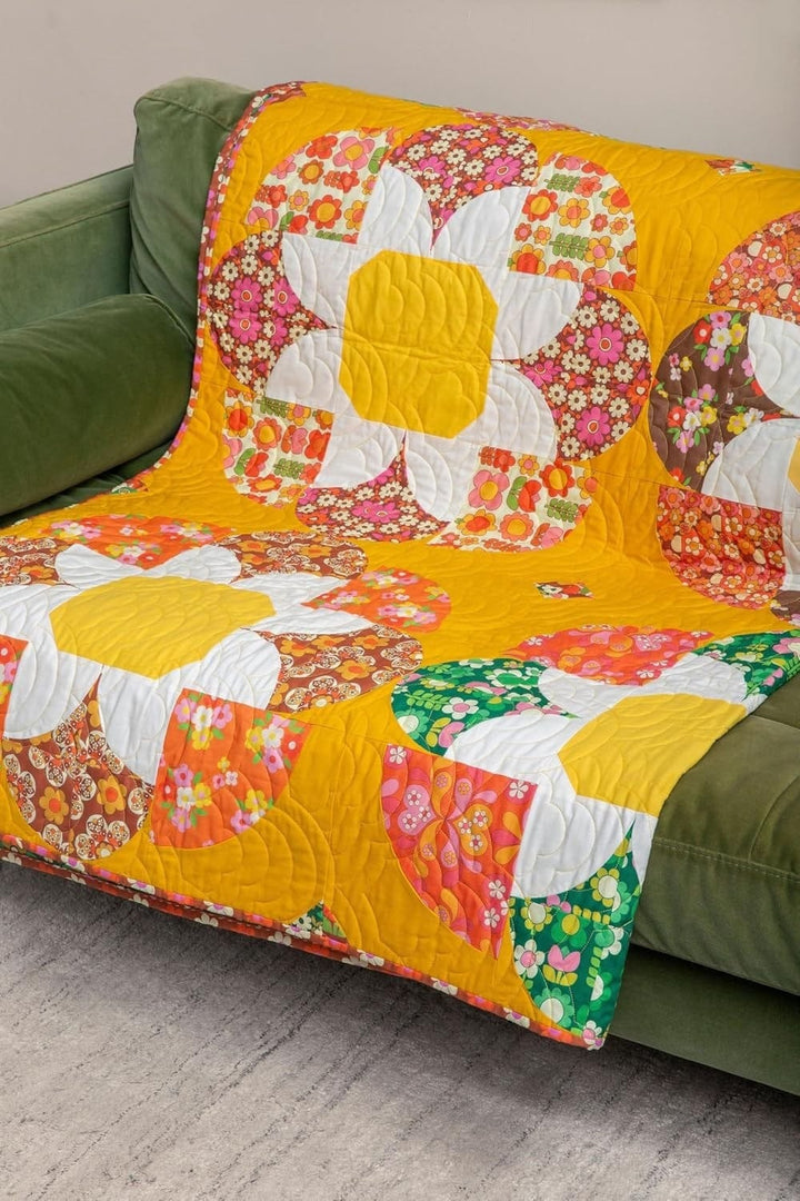Daisy quilt on couch (DC15903_1)