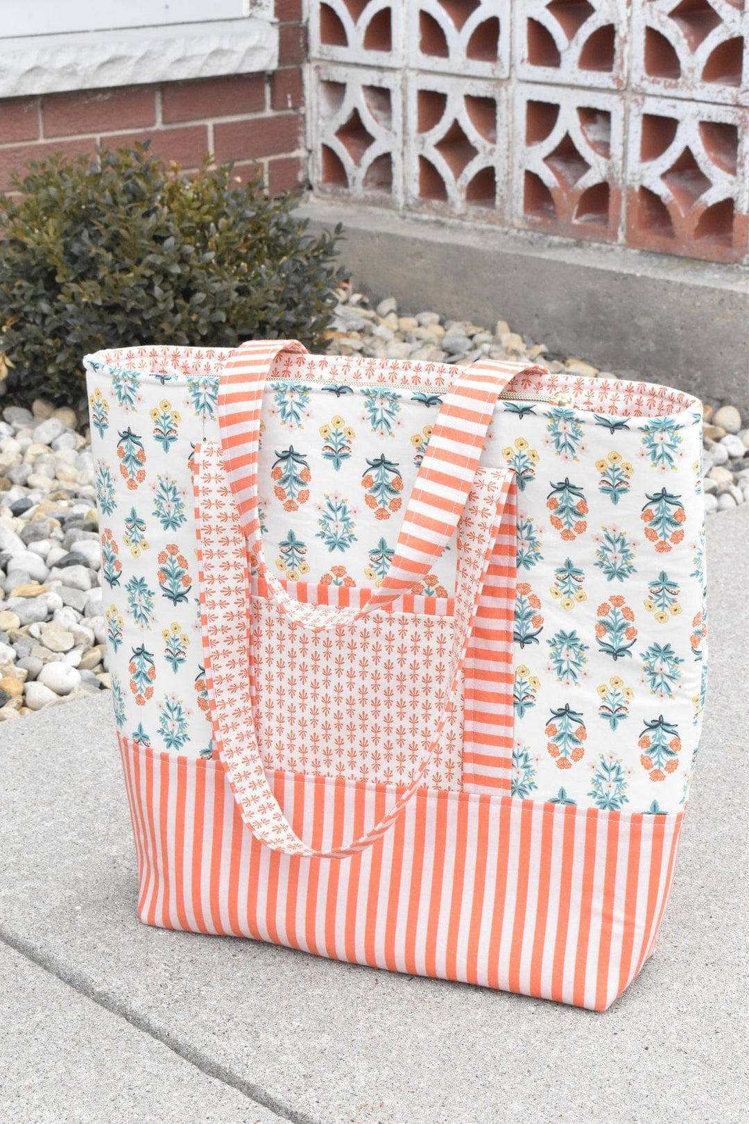 October 18: The Anna Tote with Quiltoni October 18: The Anna Tote with Quiltoni