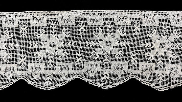 Antique Lace Trim - Snowflakes 6.5 x 25in Antique Lace Trim - Snowflakes 6.5 x 25in