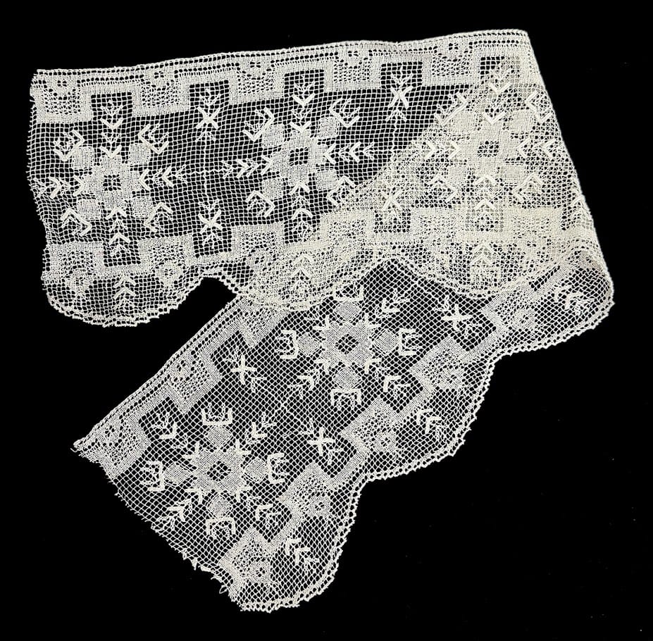 Antique Lace Trim - Snowflakes 6.5 x 25in Antique Lace Trim - Snowflakes 6.5 x 25in