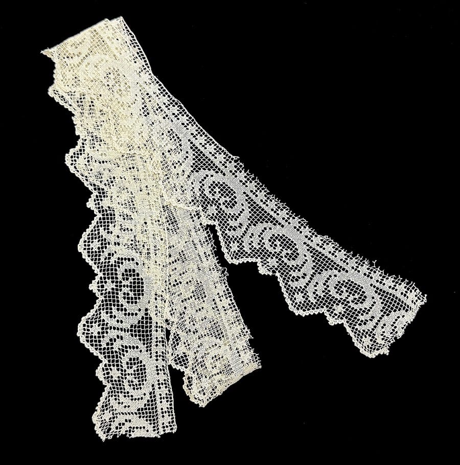 Antique Lace Trim - Abstract Blooms 2.25 x 44in Antique Lace Trim - Abstract Blooms 2.25 x 44in