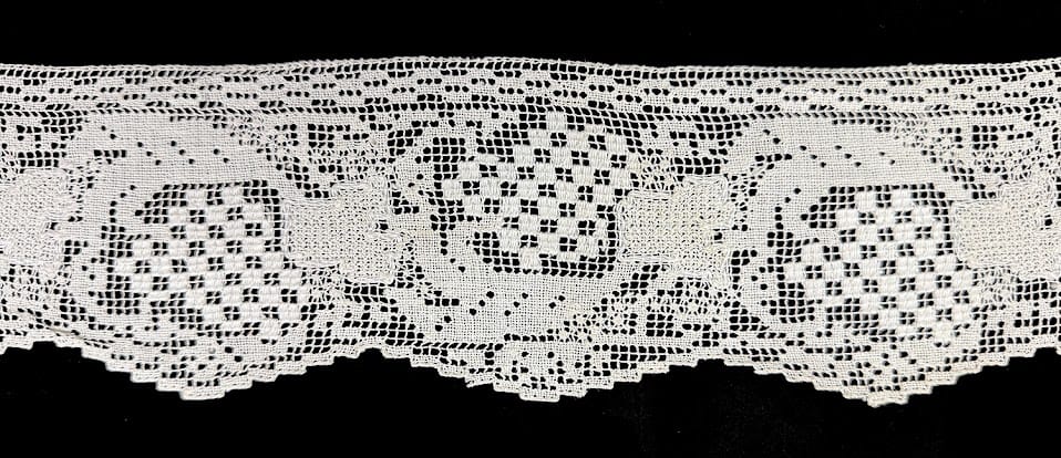 Antique Lace Trim - Abstract 3 x 86in Antique Lace Trim - Abstract 3 x 86in