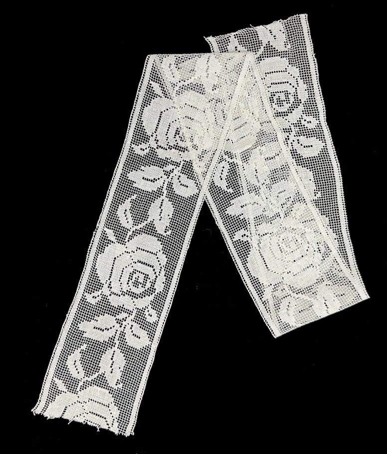 Antique Lace Trim - Large Roses 4 x 39in Antique Lace Trim - Large Roses 4 x 39in