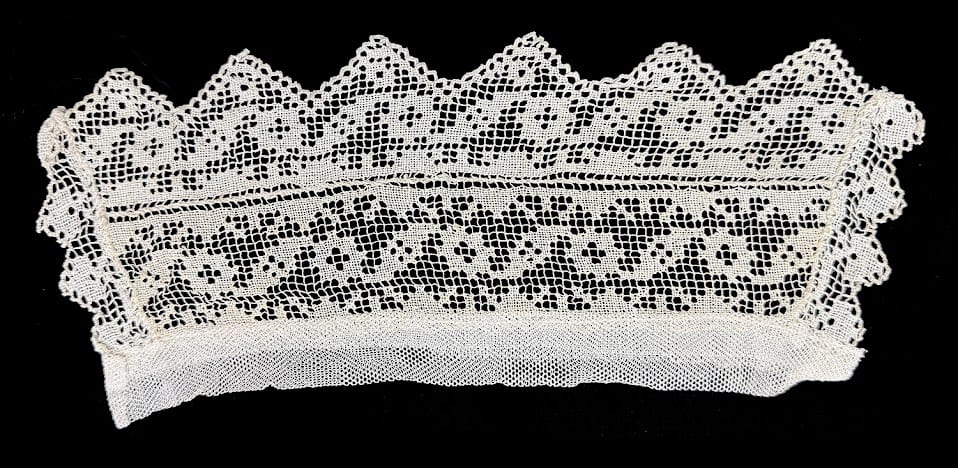 Antique Lace Trim - Tiny Flowers 3.5 x 9in Antique Lace Trim - Tiny Flowers 3.5 x 9in