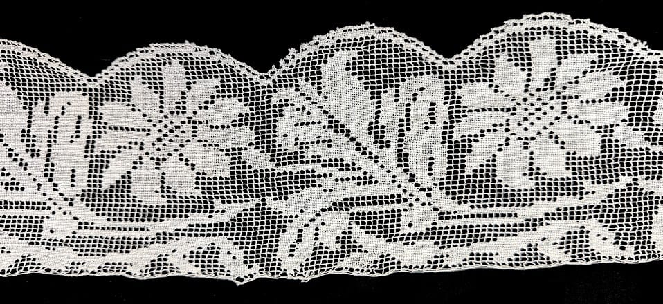 Antique Lace Trim - Long Daisies 4 x 82in Antique Lace Trim - Long Daisies 4 x 82in