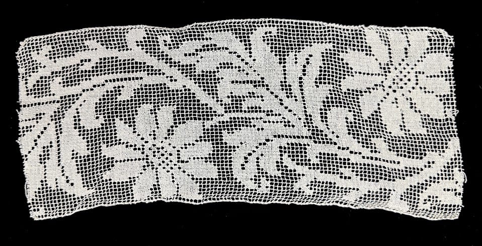 Antique Lace Trim - Flowers and Vines 4.5 x 11in Antique Lace Trim - Flowers and Vines 4.5 x 11in
