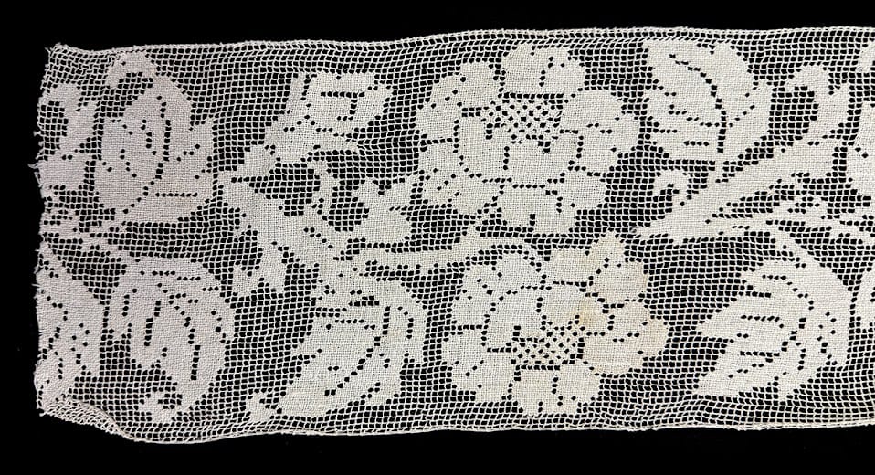 Antique Lace Trim - Daisies 4.75 x 54in Antique Lace Trim - Daisies 4.75 x 54in
