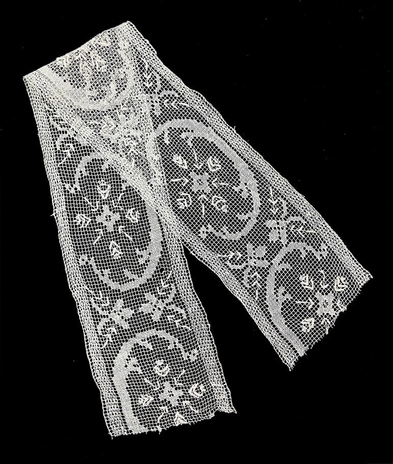 Antique Lace Trim - Snow Globe 4.75 x 28in Antique Lace Trim - Snow Globe 4.75 x 28in