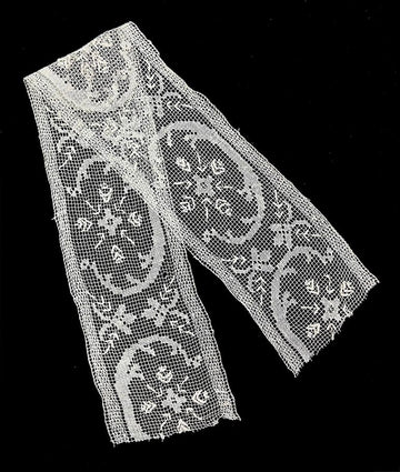Antique Lace Trim - Snow Globe 4.75 x 28in Antique Lace Trim - Snow Globe 4.75 x 28in