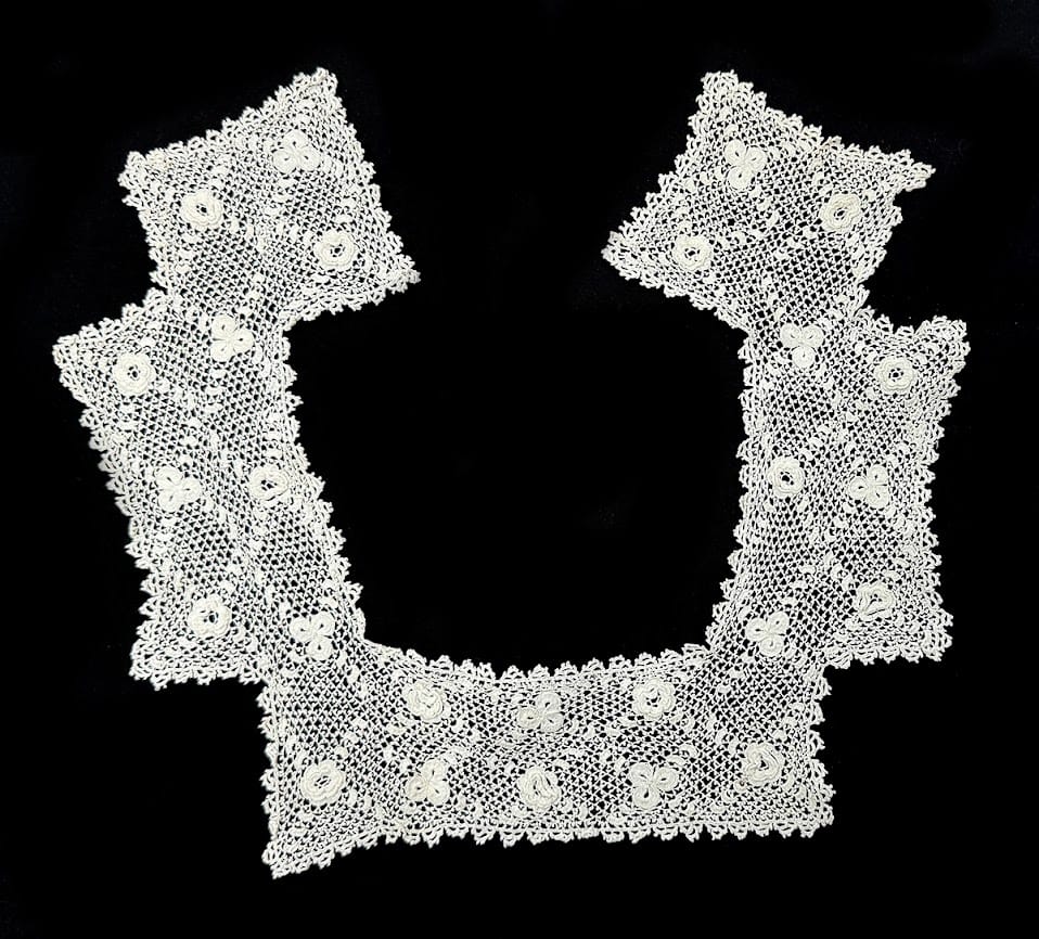 Antique Lace Trim - 3D Flowers and Clovers 12 x 13in Antique Lace Trim - 3D Flowers and Clovers 12 x 13in