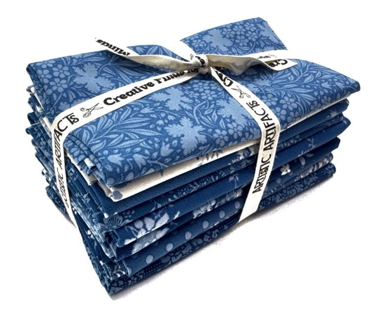 Tilda Something Blue Fat Quarter Bundle (10 pcs) Tilda's Something Blue Fat Quarter Bundle (10 pcs)