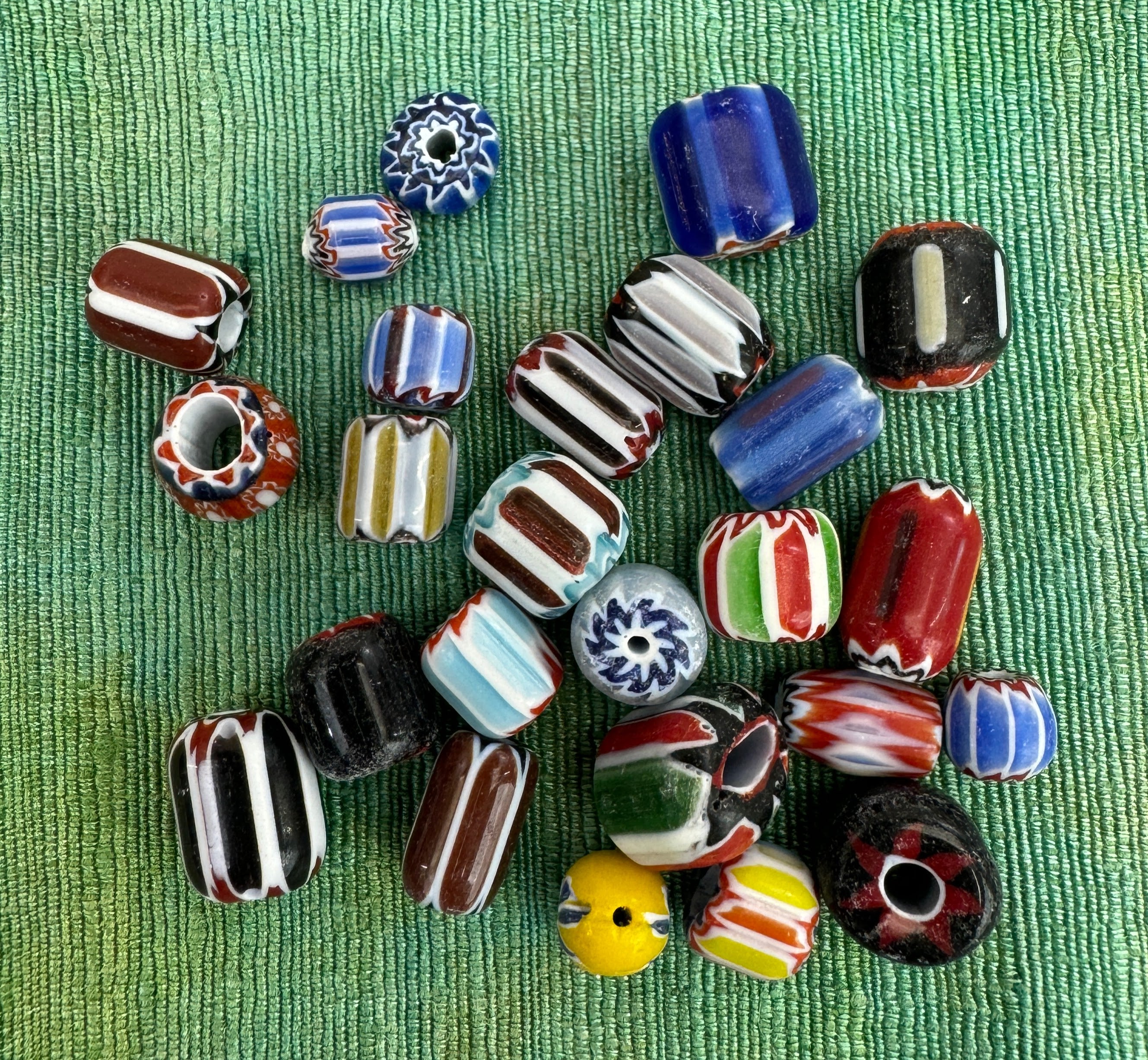 シェブロンビーズsh0008 Chevron Glass Beads - Vintage Assorted Patterns