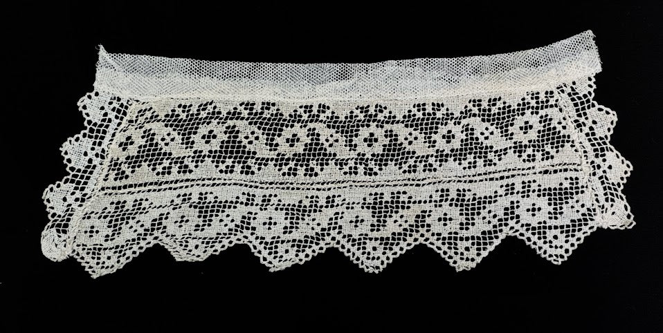 Antique Lace Trim - Flower Chain 3.75" x 8.5"