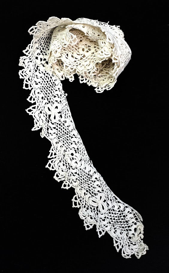 Antique Lace Trim - Cosmos and Clovers 1.5" x 32"
