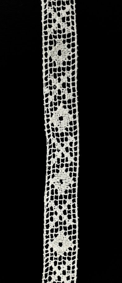 Antique Lace Trim - X's and O's 1/2"