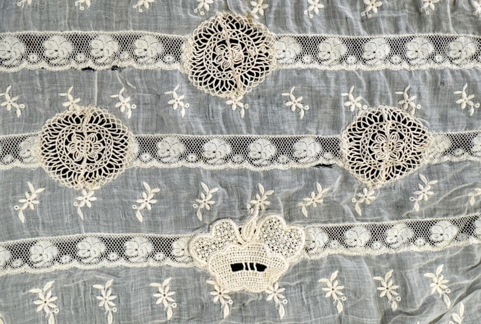 Antique Canopy Lace