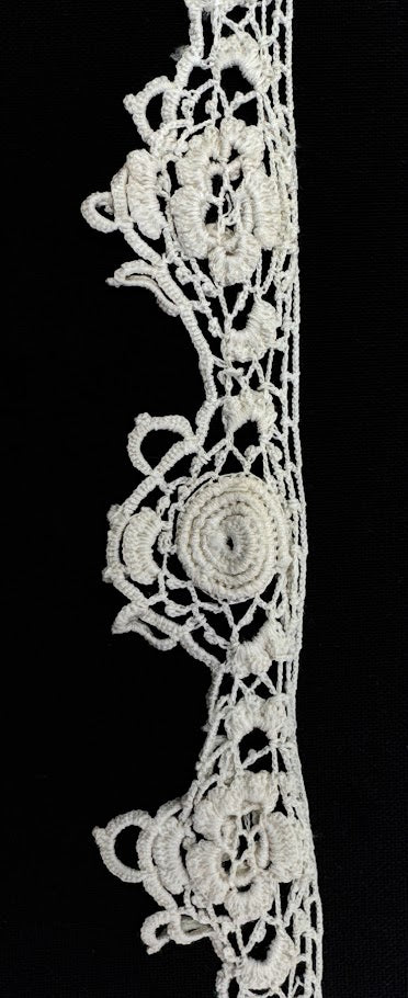 Antique Lace Trim - Flowers and Circles 3/4" x 85"