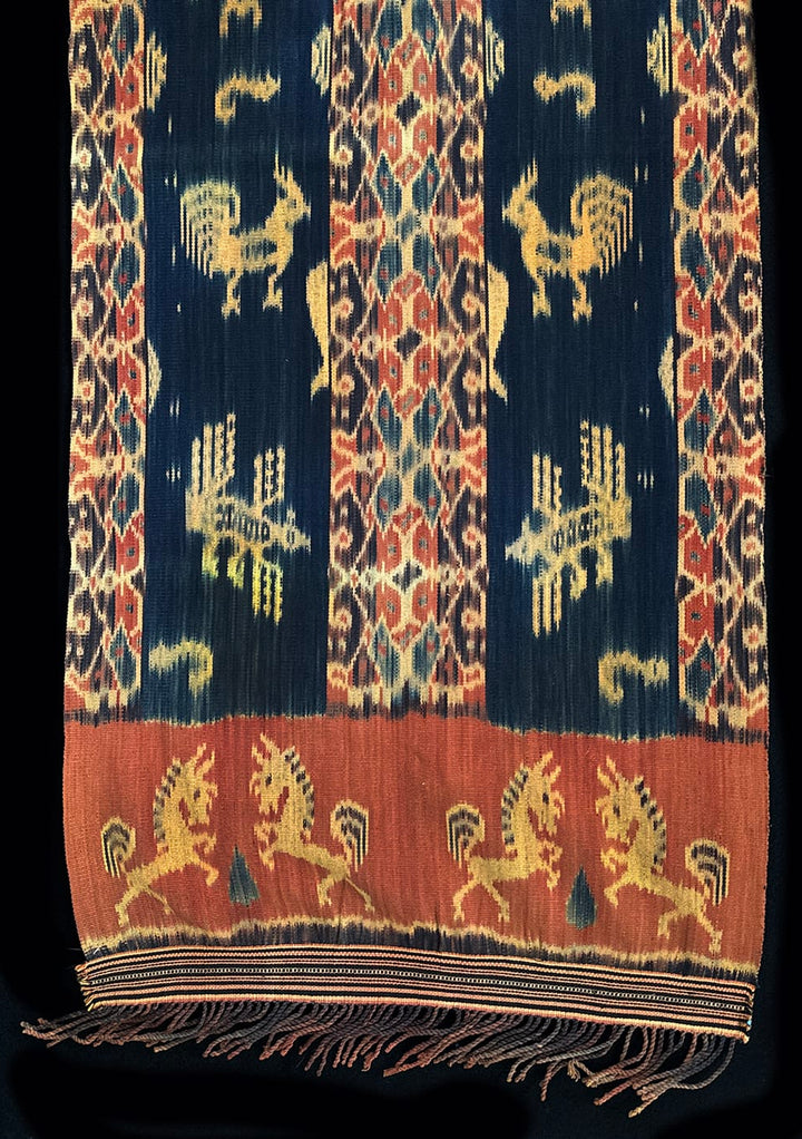 Sumba Ikat Hinggi, Indigo Blue – Rooster, Deer & Ancestral Figures, Handwoven 21.5" × 98"