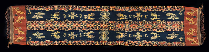 Sumba Ikat Hinggi, Indigo Blue – Rooster, Deer & Ancestral Figures, Handwoven 21.5" × 98"