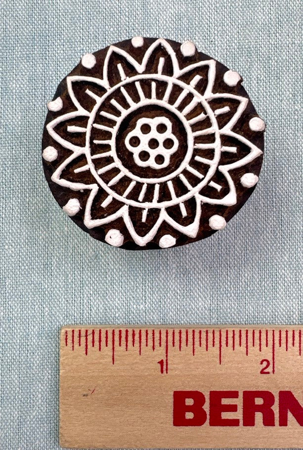 WB582 Dotted Circle Flower Wood Block