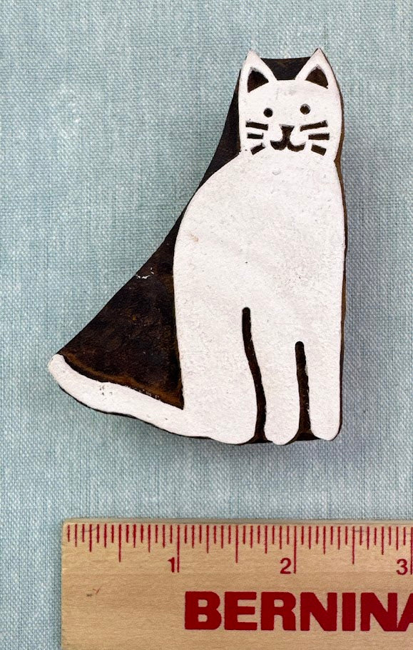 WB589 Solid Sitting Cat Wood Block