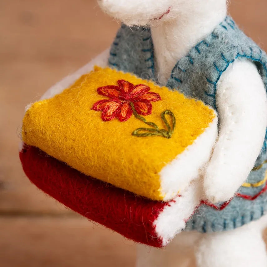 Little Mouse the Librarian Felt Doll Mini Kit Little Mouse the Librarian Felt Doll Mini Kit