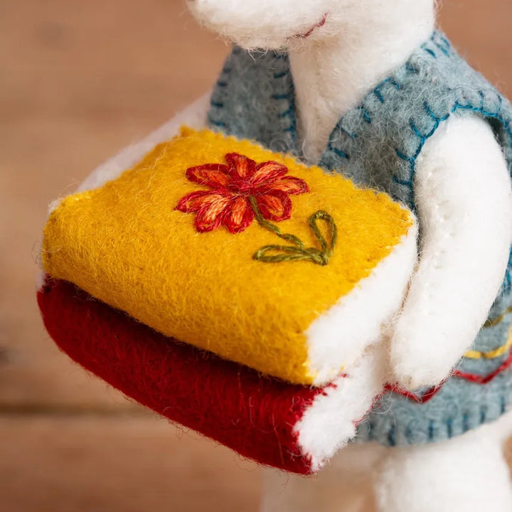 Little Mouse the Librarian Felt Doll Mini Kit Little Mouse the Librarian Felt Doll Mini Kit