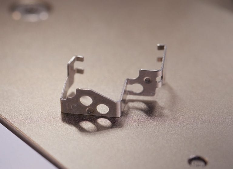 BERNINA L890 Metal Clip for needle holder screws