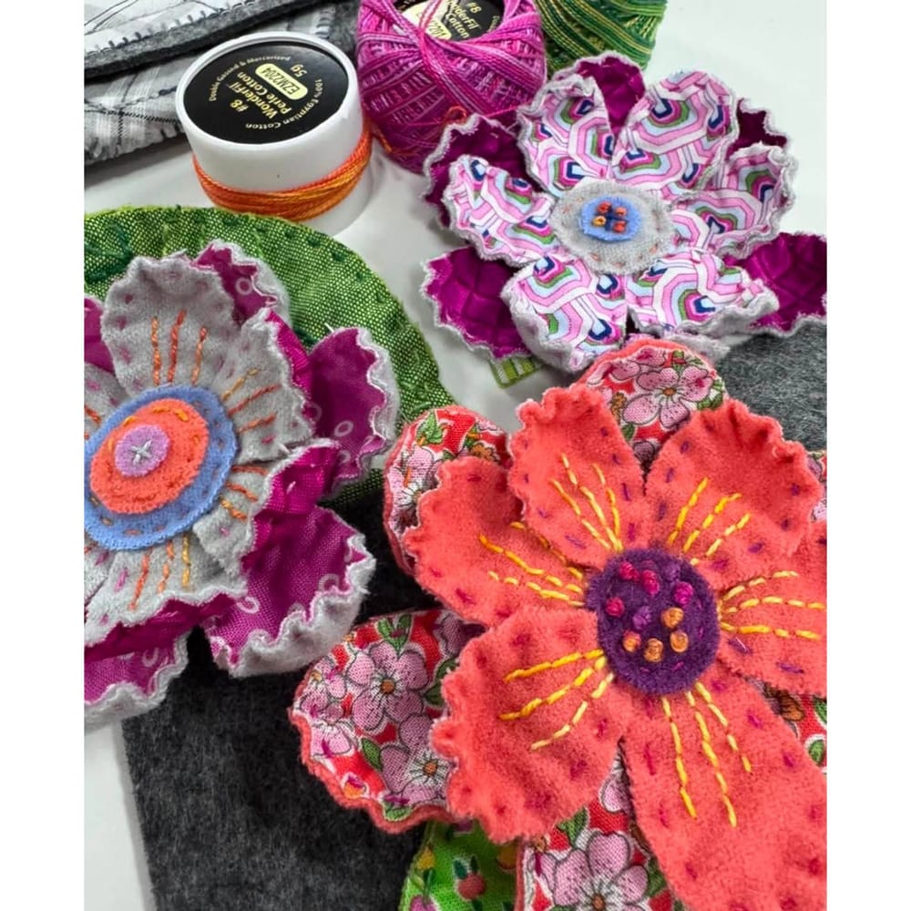August 15: Stenciled Blooms Clutch with Jennifer Moore August 15: Stenciled Blooms Clutch with Jennifer Moore