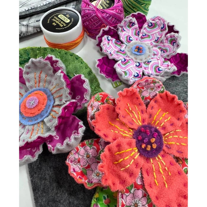 August 15: Stenciled Blooms Clutch with Jennifer Moore August 15: Stenciled Blooms Clutch with Jennifer Moore
