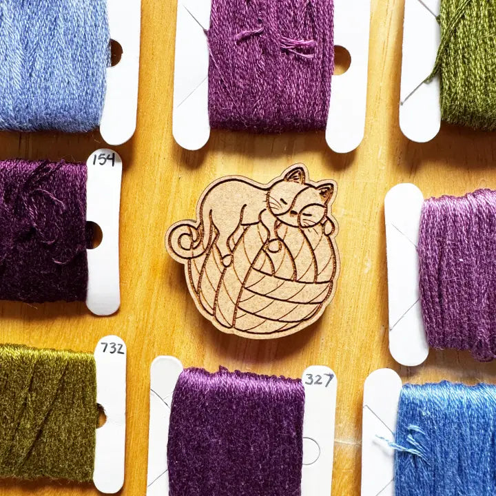Cat Wooden Needle Minder