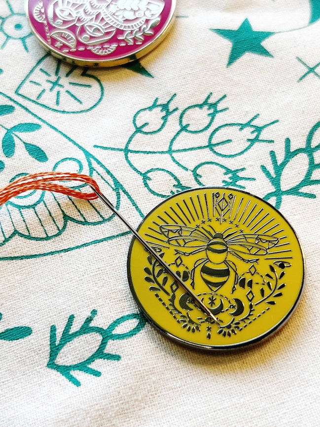 Bee Needle Minder