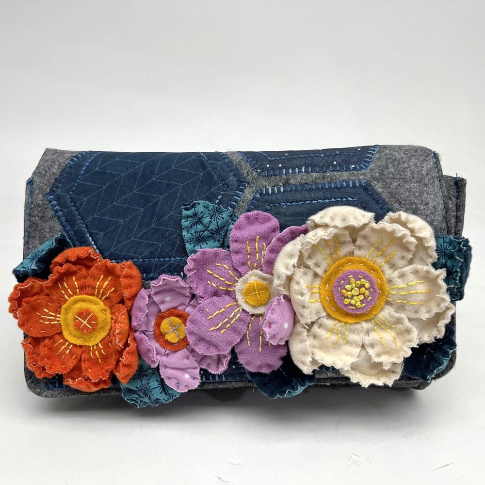 August 15: Stenciled Blooms Clutch with Jennifer Moore August 15: Stenciled Blooms Clutch with Jennifer Moore